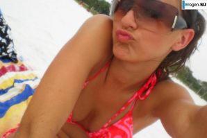 A beautiful Bulgarian posing at home and on the beach. Part 5. Thumbnail 35