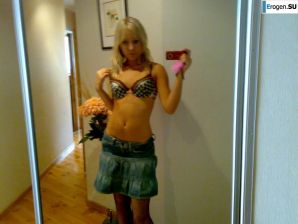 Young Beauty. Thumbnail 11