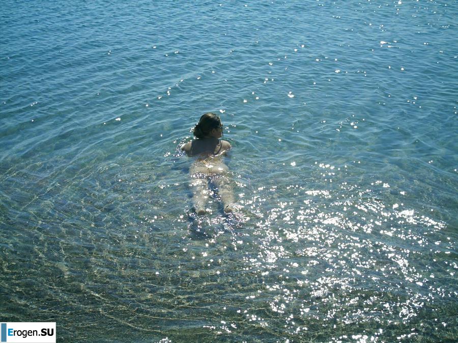 Posing at the sea. Slide 13