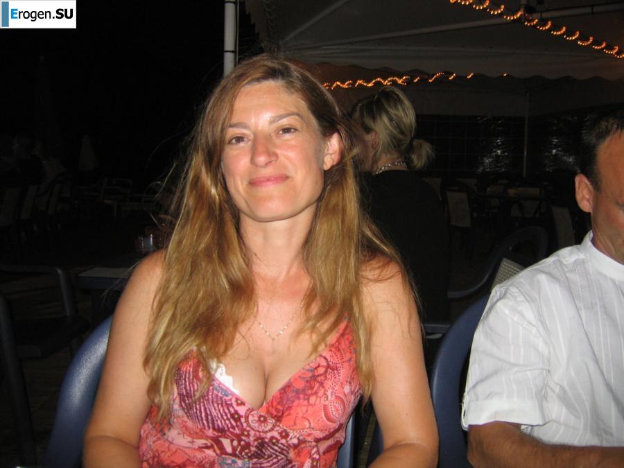 Posing at the sea. Slide 3