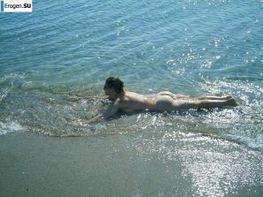 Posing at the sea. Thumbnail 11