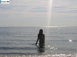 Posing at the sea. Thumbnail 25