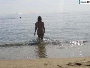 Posing at the sea. Thumbnail 28