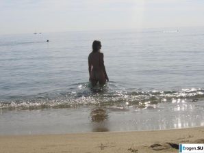 Posing at the sea. Thumbnail 29