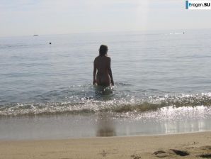 Posing at the sea. Thumbnail 30