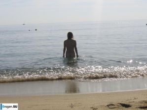 Posing at the sea. Thumbnail 31