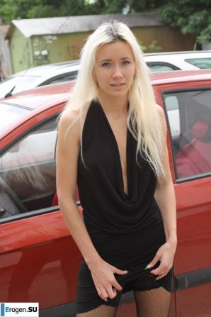 Nastya from Samara walks around the city and shows herself. Thumbnail 32