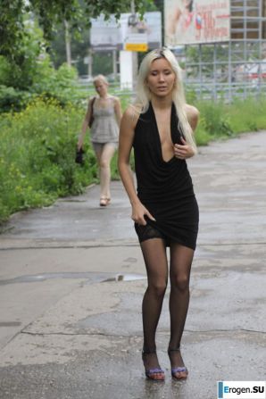 Настя из Самары ходит по городу и показывает себя. Часть 4. Миниатюра 2