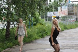 Настя из Самары ходит по городу и показывает себя. Часть 4. Миниатюра 6