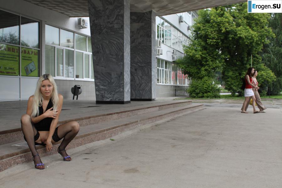 Nastya from Samara walks around the city and shows herself. Part 5. Slide 35