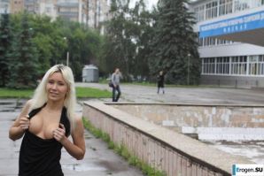 Настя из Самары ходит по городу и показывает себя. Часть 6. Миниатюра 16