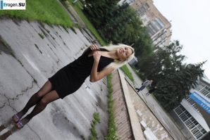 Настя из Самары ходит по городу и показывает себя. Часть 6. Миниатюра 18
