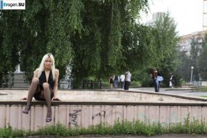 Настя из Самары ходит по городу и показывает себя. Часть 6. Миниатюра 35