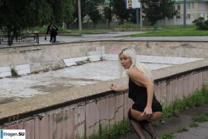 Настя из Самары ходит по городу и показывает себя. Часть 6. Миниатюра 9