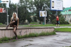 Настя из Самары ходит по городу и показывает себя. Часть 7. Миниатюра 2