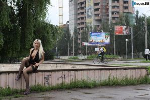 Настя из Самары ходит по городу и показывает себя. Часть 7. Миниатюра 4