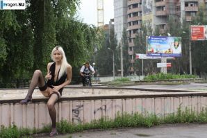 Настя из Самары ходит по городу и показывает себя. Часть 7. Миниатюра 5