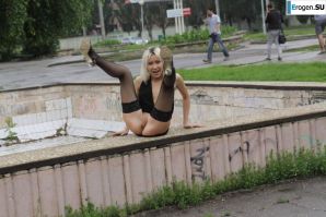 Настя из Самары ходит по городу и показывает себя. Часть 7. Миниатюра 9