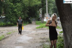 Настя из Самары ходит по городу и показывает себя. Часть 8. Миниатюра 1