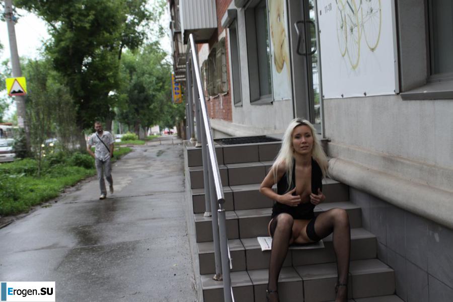 Настя из Самары ходит по городу и показывает себя. Часть 11. Фото 37