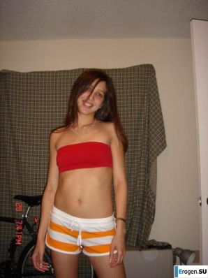 Smiling brunette with everlasting nipples. Thumbnail 11