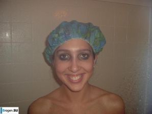 Smiling brunette with everlasting nipples. Thumbnail 34