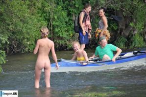 Hippies are nudists. Thumbnail 10