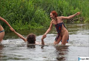 Hippies are nudists. Thumbnail 16