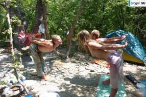 Hippies are nudists. Thumbnail 29
