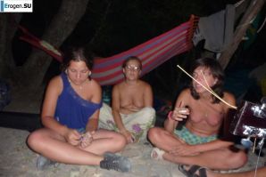 Hippies are nudists. Thumbnail 33