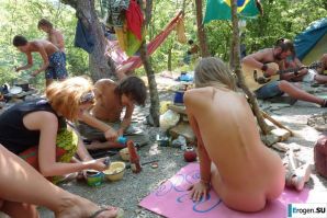 Hippies are nudists. Thumbnail 36