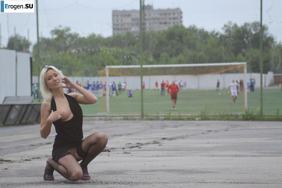 Nastya from Samara walks around the city and shows herself. Part 12. Slide 12
