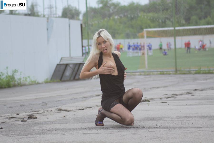 Nastya from Samara walks around the city and shows herself. Part 12. Slide 16