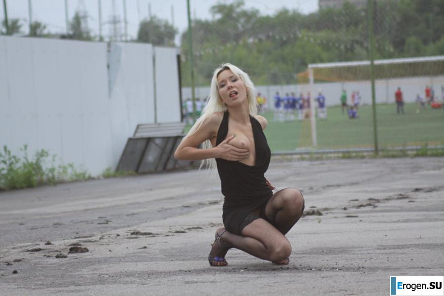 Nastya from Samara walks around the city and shows herself. Part 12. Slide 17