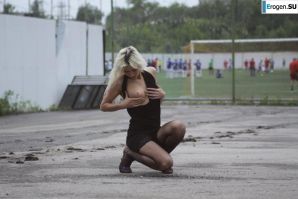 Nastya from Samara walks around the city and shows herself. Part 12. Thumbnail 15