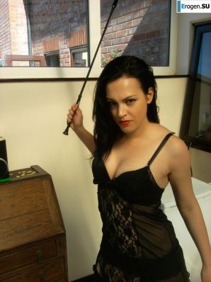 Pretty brunette in stockings. Thumbnail 17
