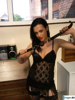 Pretty brunette in stockings. Thumbnail 20