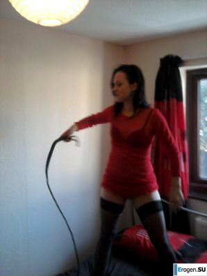 Pretty brunette in stockings. Thumbnail 29