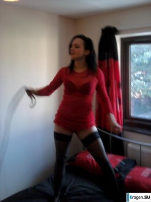 Pretty brunette in stockings. Thumbnail 31