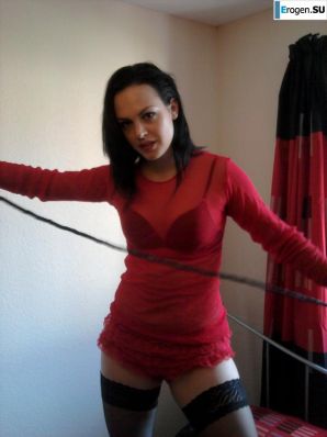 Pretty brunette in stockings. Thumbnail 34