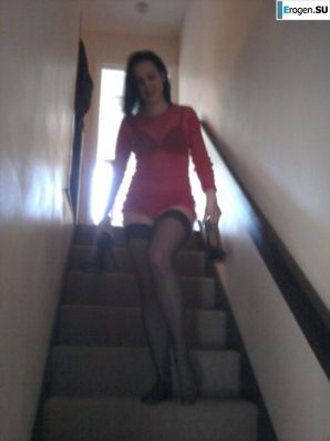 Pretty brunette in stockings. Thumbnail 37
