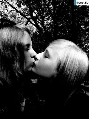 Three Czech Women in Nature. Thumbnail 4