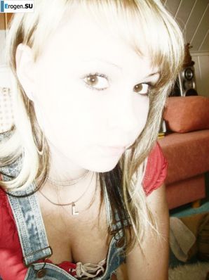 Busty Blonde. Thumbnail 2