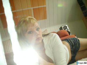 Busty Blonde. Thumbnail 3