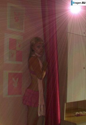 Busty Blonde. Thumbnail 4