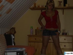 Busty Blonde. Thumbnail 5