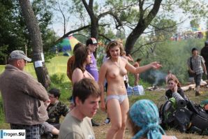 Photo from the hippie rally. Thumbnail 26