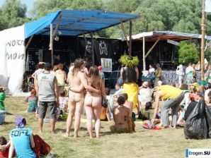 Photo from the hippie rally. Thumbnail 28