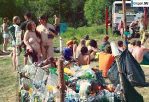 Photo from the hippie rally. Thumbnail 34