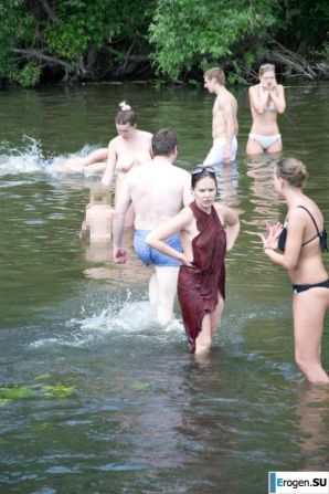 Photo from the hippie rally. Thumbnail 40